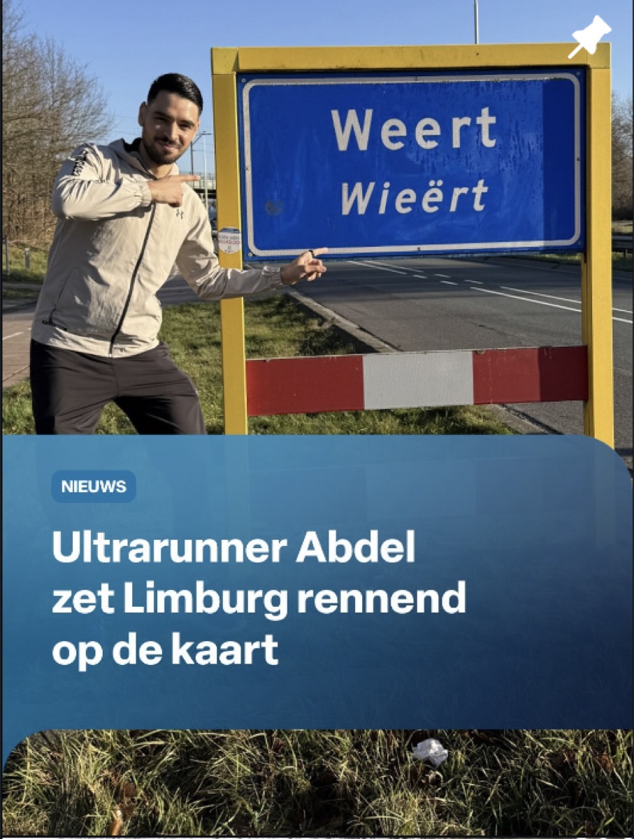 Appie bij het plaatsnaambord van Weert